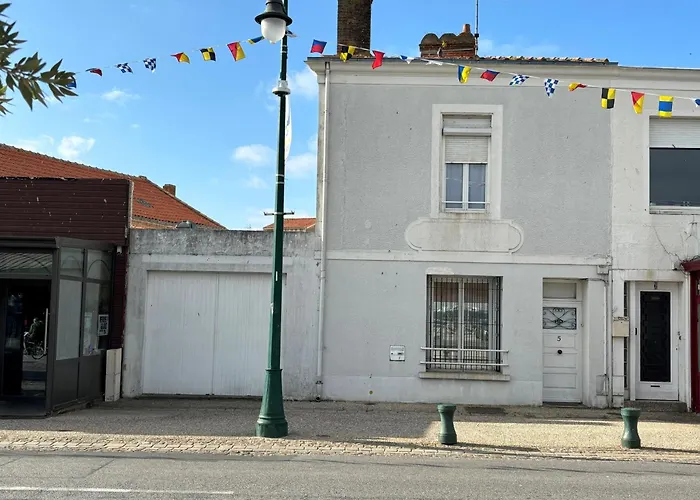 Maison 4 Chambres, 2 Etoiles, Pres Plage, Port De Peche - - Fr-1-197-605 度假居 莱萨布勒-多洛讷