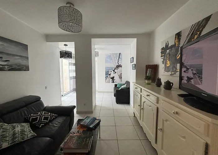 Maison 4 Chambres, 2 Etoiles, Pres Plage, Port De Peche - - Fr-1-197-605 莱萨布勒-多洛讷